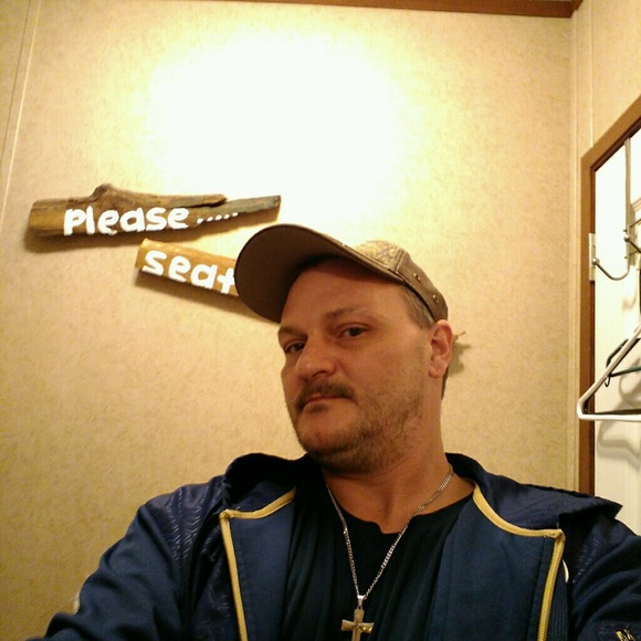 Profile Picture of James Frank (@jamesfrank1975) on Poshmark
