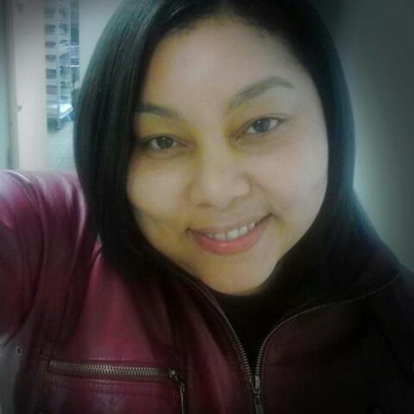 Profile Picture of Love Alers (@lovelove42) on Poshmark