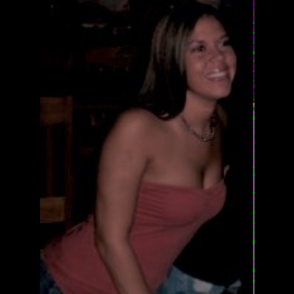 Profile Picture of Carly Frilot (@carlyfrilot) on Poshmark