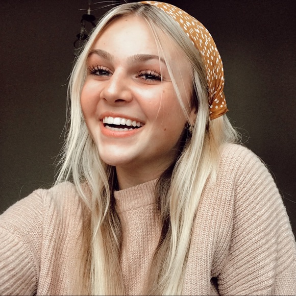 Profile Picture of Hailey Rutter (@haileyrutter) on Poshmark