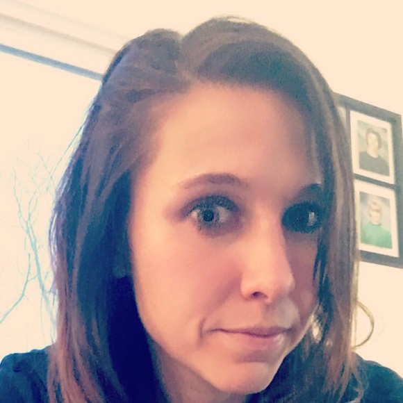 Profile Picture of Mandy Dancho (@mandkalman) on Poshmark