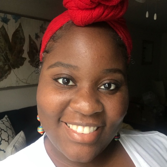 Profile Picture of Sharanda Thomas (@simplysharanda) on Poshmark