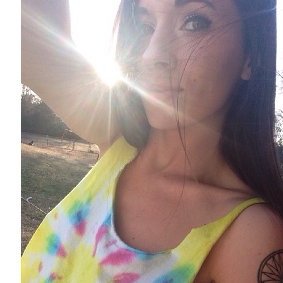 Profile Picture of Lindsey Cummings (@lindseyyyelise) on Poshmark