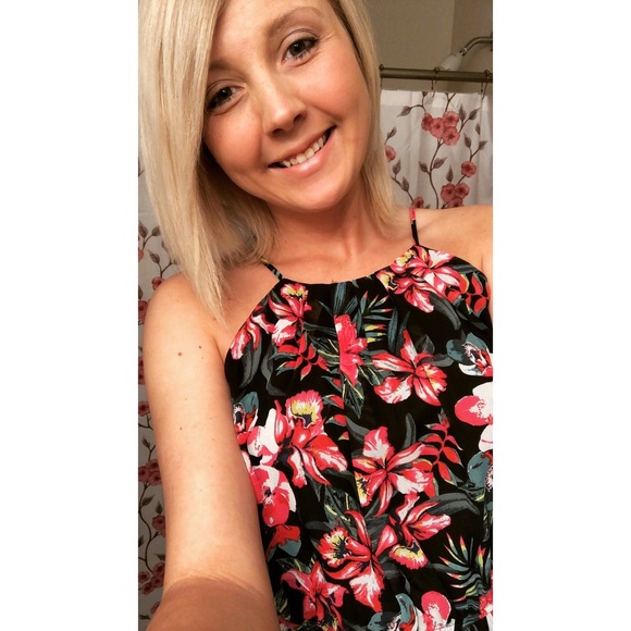 Profile Picture of Chelsea Bender (@cbender91) on Poshmark