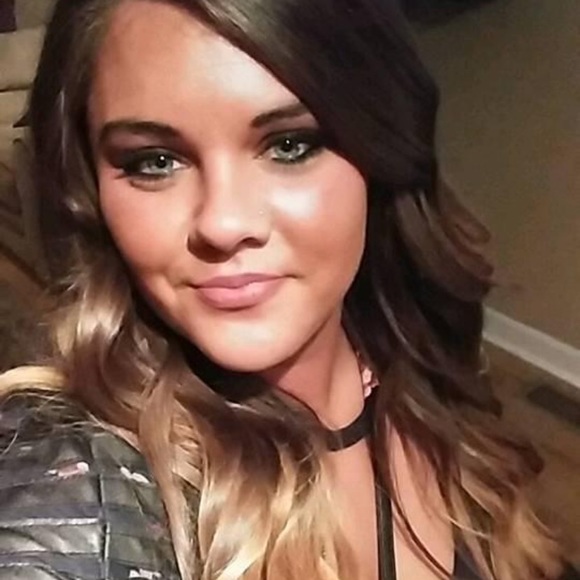 Profile Picture of Danielle Troike (@danielle_t4) on Poshmark