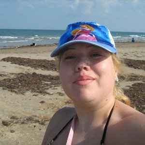 Profile Picture of Iris Zendejas (@iz10307632) on Myspace