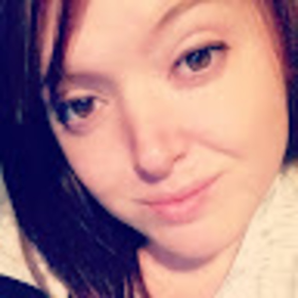 Profile Picture of Ashlie Hansen (@ashliehansen535) on Poshmark