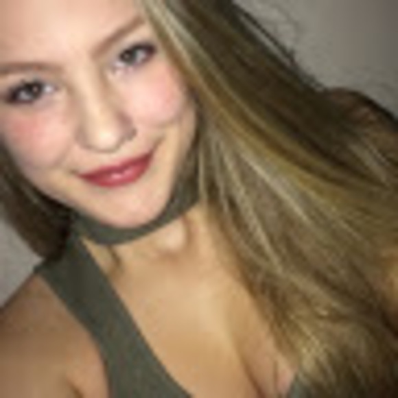 Profile Picture of Kianna Centrone (@kiannacentrone) on Poshmark