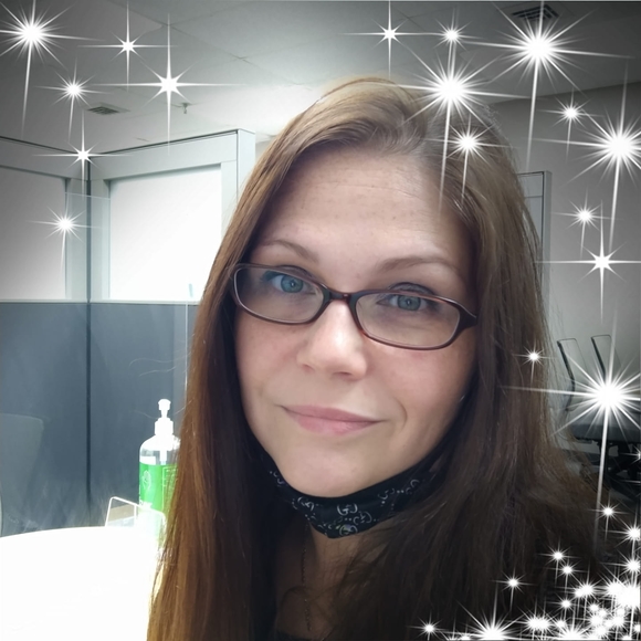 Profile Picture of Joyce Burch (@koren77ov) on Poshmark