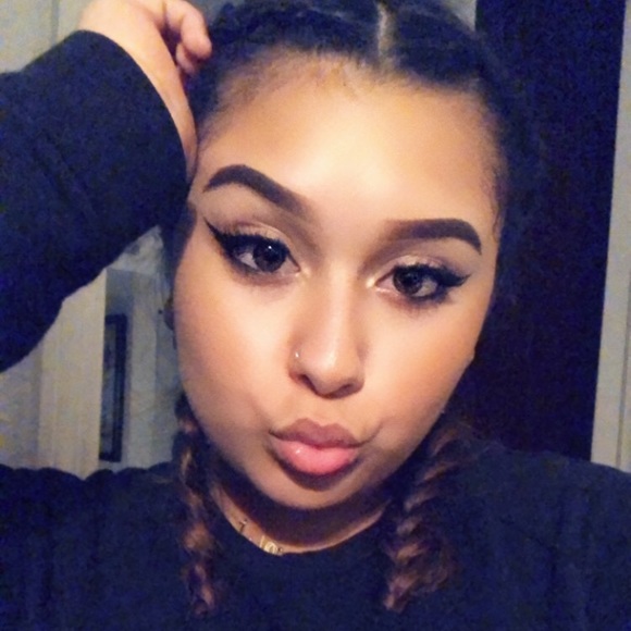 Profile Picture of Jacky Lara (@jackylaraxo) on Poshmark