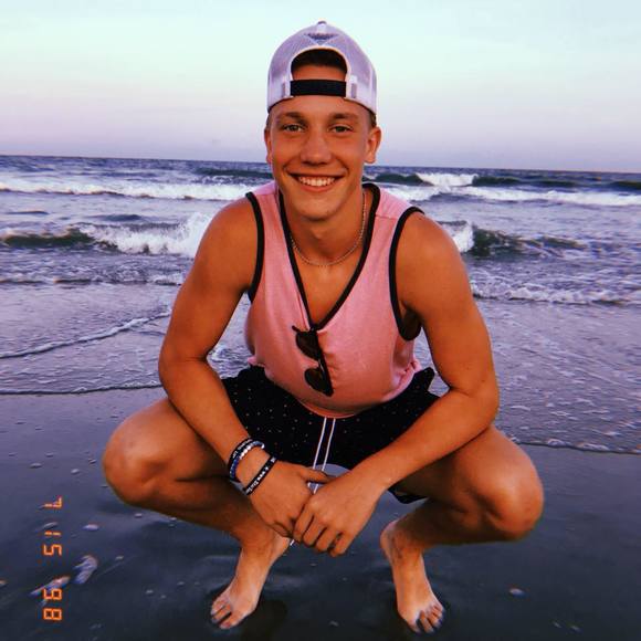Profile Picture of Drew Huff (@huffman11drew) on Poshmark