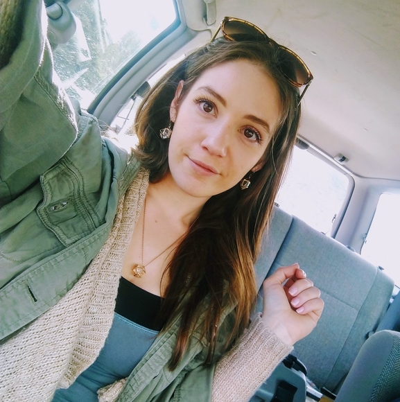 Profile Picture of Kate Harper (@kateharper898) on Poshmark