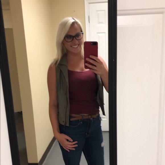 Profile Picture of Christa Byrum (@christab93) on Poshmark