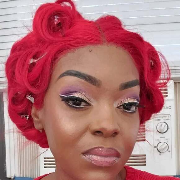 Profile Picture of Marena Marena (@giantess23) on Poshmark