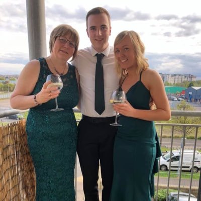 Profile Picture of Lynda Kerr (@hibee09) on Twitter