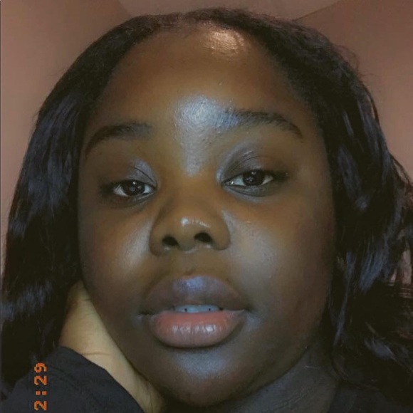 Profile Picture of Roshanda Francois (@roshanda_f) on Poshmark