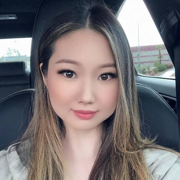 Profile Picture of Sarah holly Kim (@sarahollyk) on Poshmark