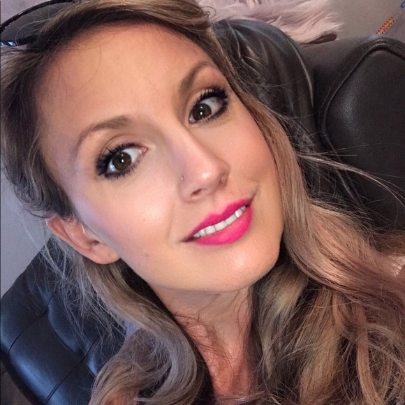 Profile Picture of Shannon Weikert (@weikert594) on Poshmark