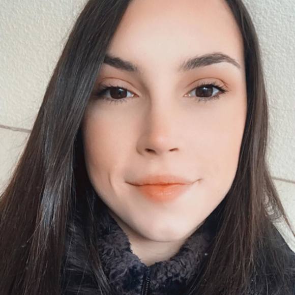 Profile Picture of Faythe Warner (@faytherose97) on Poshmark