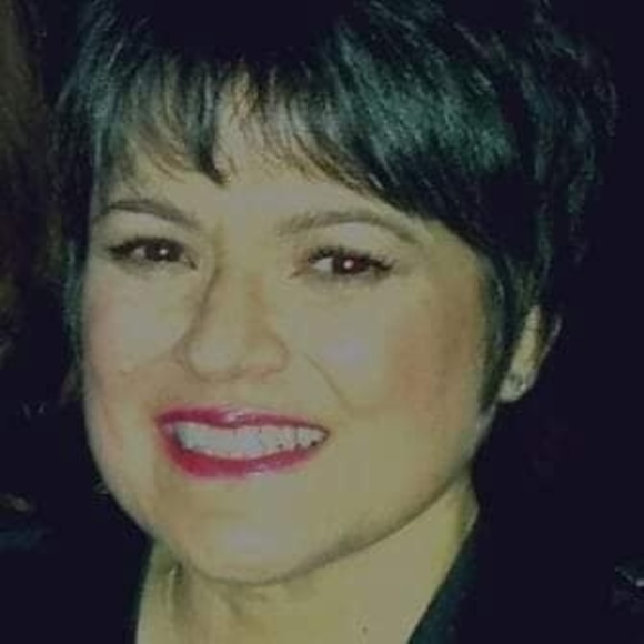 Profile Picture of Lisa Simpson (@lisagsimpson) on Poshmark