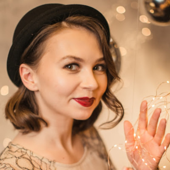 Profile Picture of Oxana Kuzmina (@oxakuzmina) on Poshmark
