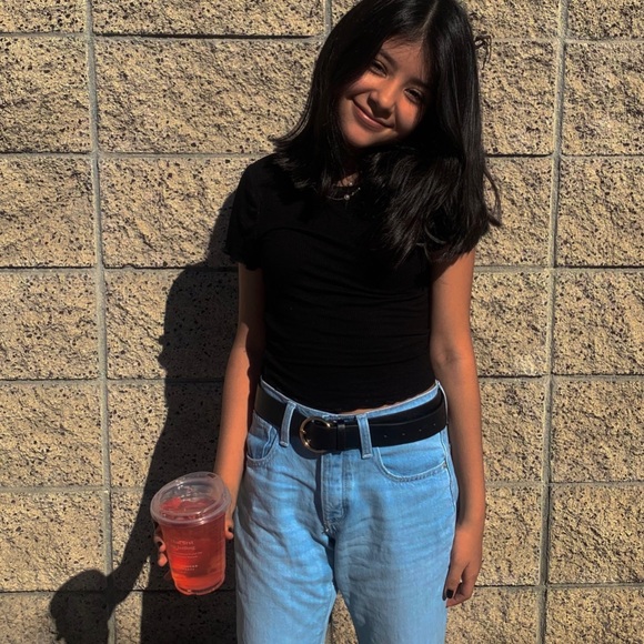 Profile Picture of Natalie Montes (@natalie_montes_) on Poshmark