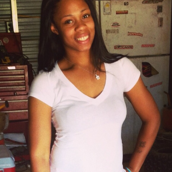 Profile Picture of Raven Ealy (@ravene) on Poshmark