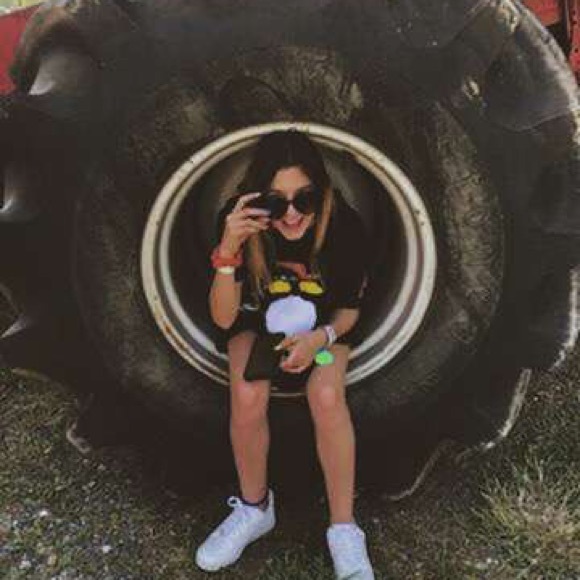 Profile Picture of Meya Ciddio (@meyaciddio) on Poshmark