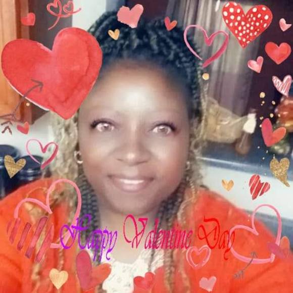 Profile Picture of Sharon Glover (@sharonglover45) on Poshmark