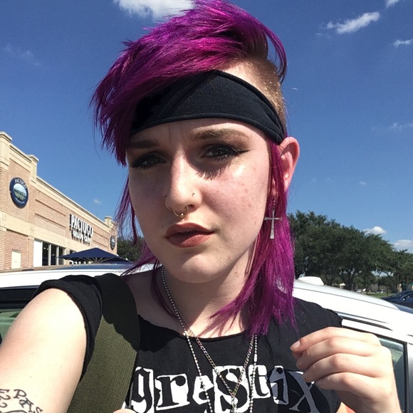 Profile Picture of Erica Pappas (@rushxrat) on Poshmark