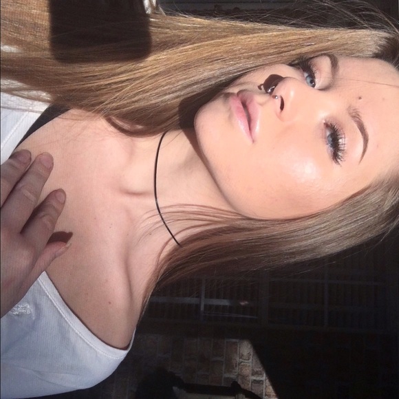 Profile Picture of Julia Jaworski (@juliajaworskixx) on Poshmark