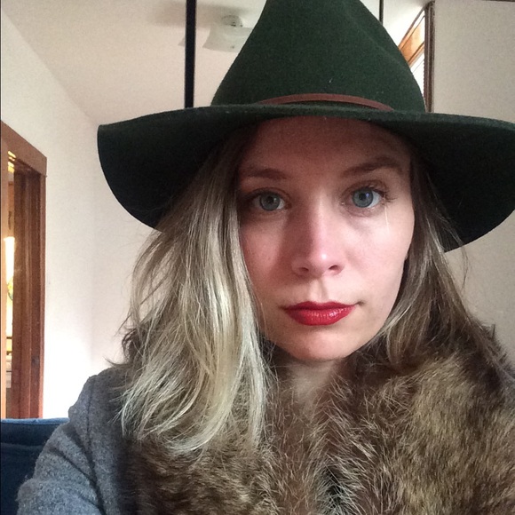 Profile Picture of Anne Adyniec (@anneady) on Poshmark