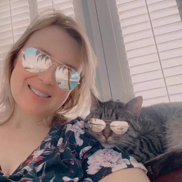 Profile Picture of Lisa Lofton (@lisaml77) on Poshmark