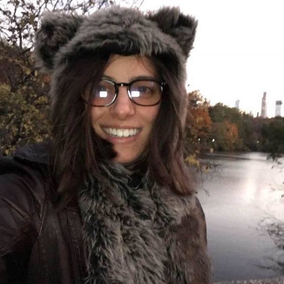 Profile Picture of Alissa Filomena (@mezzasomma) on Poshmark