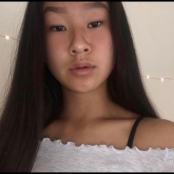 Profile Picture of Joyce Wang (@wangjoyce) on Poshmark