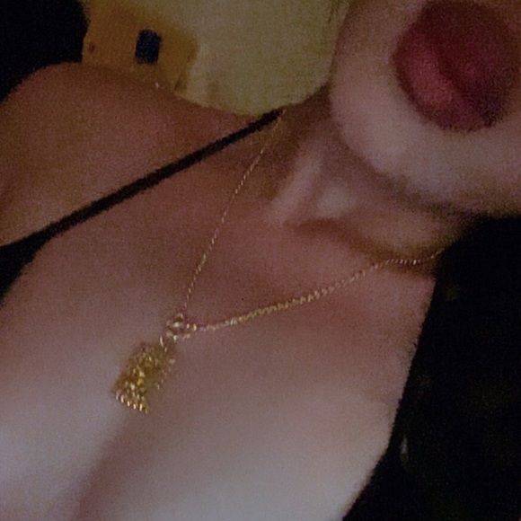 Profile Picture of Gao Xiong (@ggaaoo) on Poshmark