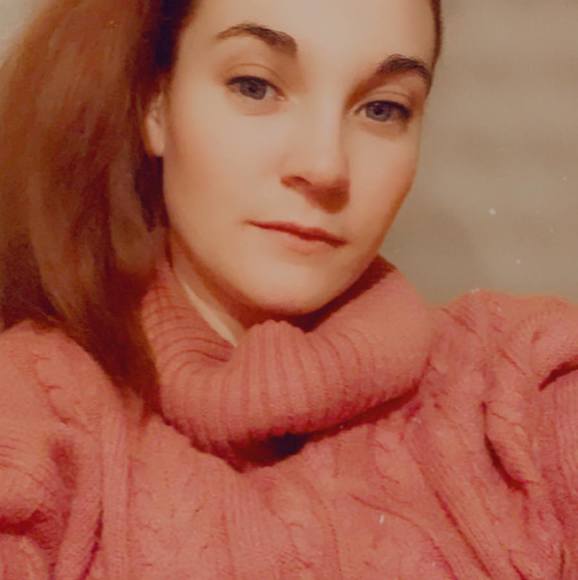 Profile Picture of Tia Hendrickson (@tiabobia_15) on Poshmark