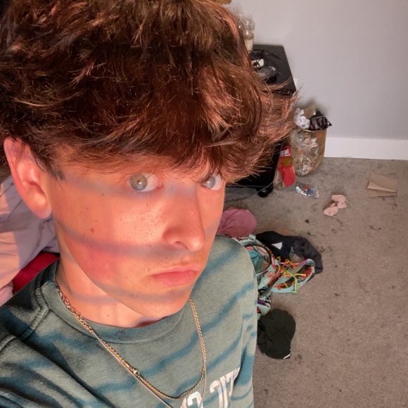 Profile Picture of Tyler Stuive (@tylerstuive) on Poshmark