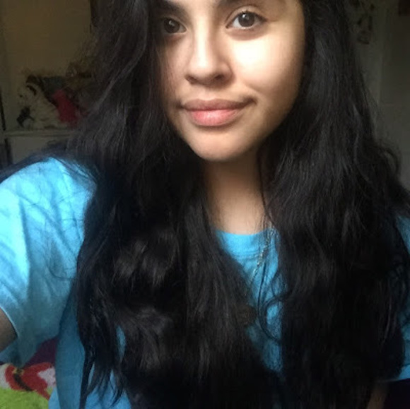 Profile Picture of Lizbeth Fraire (@lizzyfrairee) on Poshmark