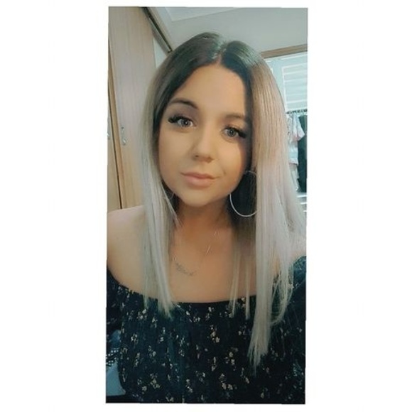 Profile Picture of Viktoria Drage (@viktoriadrage) on Poshmark