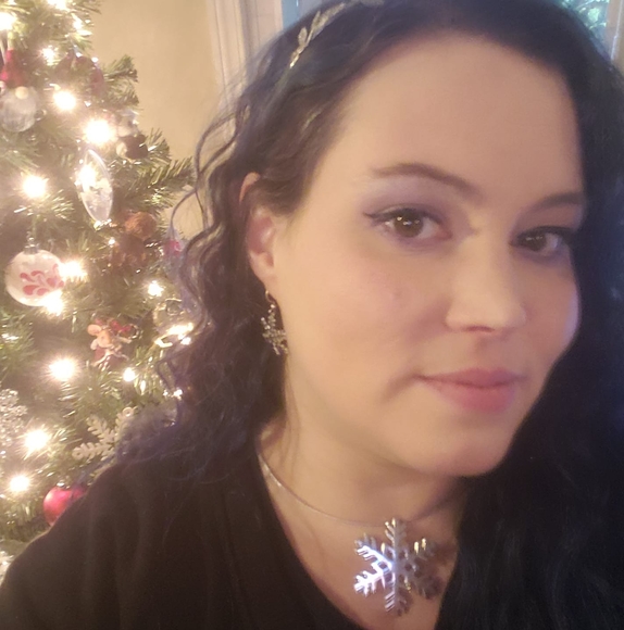 Profile Picture of Faith Aaroe (@faithaaroe) on Poshmark