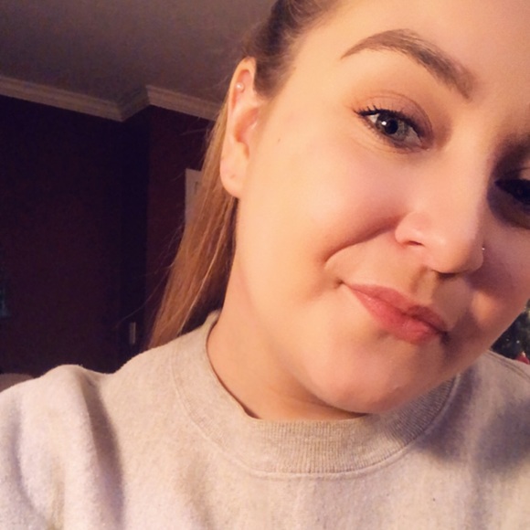 Madison Lounsbury - Poshmark Profile Picture of Madison Lounsbury (@madddytay13) on Poshmark