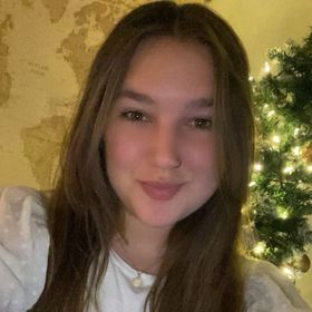Profile Picture of Lilly Clemons (@lillianclemons) on Pinterest