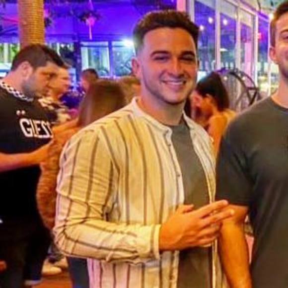 Kevin Paz - Poshmark Profile Picture of Kevin Paz (@kevinpaz_11) on Poshmark