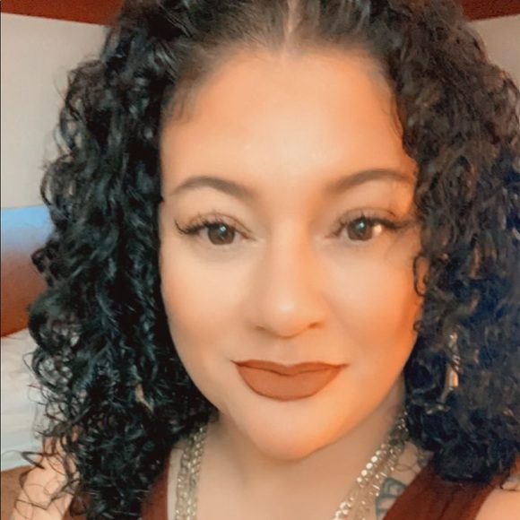 Profile Picture of Gena Calascione (@genac1975) on Poshmark
