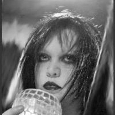 Profile Picture of Nancy Fischer (@aprilraven) on Twitter