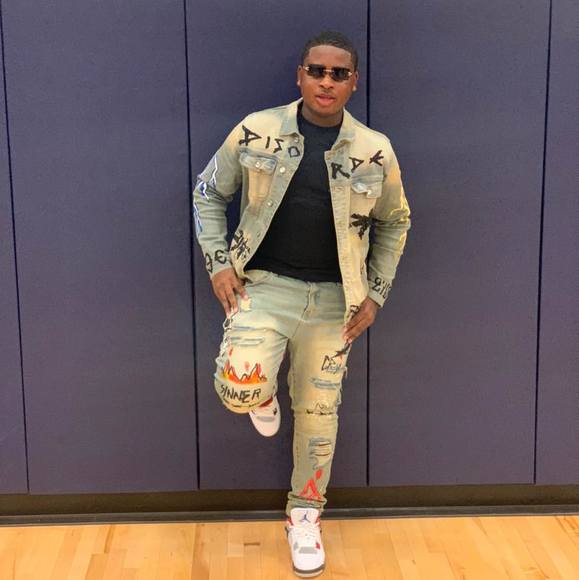 Lonzo Lonzo - Poshmark Profile Picture of Lonzo Lonzo (@lonzo_thegoat03) on Poshmark