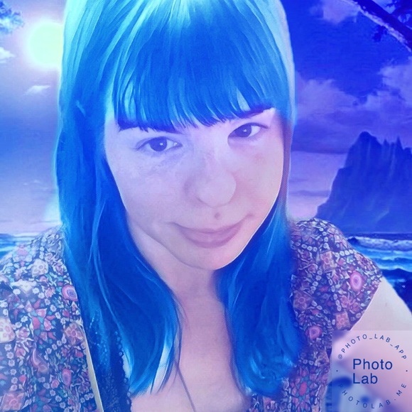 Profile Picture of Dawn Ferro (@greengal97) on Poshmark