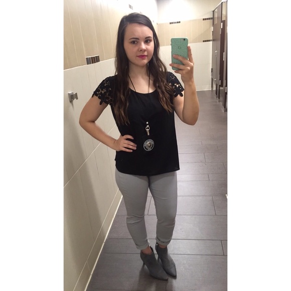 Profile Picture of Dayna Wells (@daynawells) on Poshmark