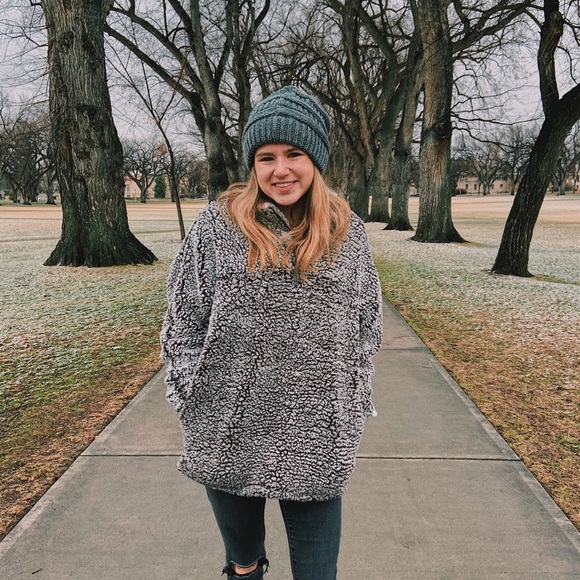 Profile Picture of Samantha Nordstrom (@samminordstrom) on Poshmark